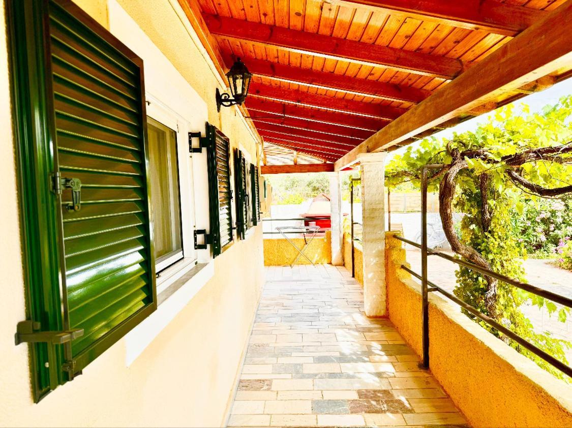 Tetraktys Estate Beachside Υδωρ Άγιος Ματθαίος Εξωτερικό φωτογραφία